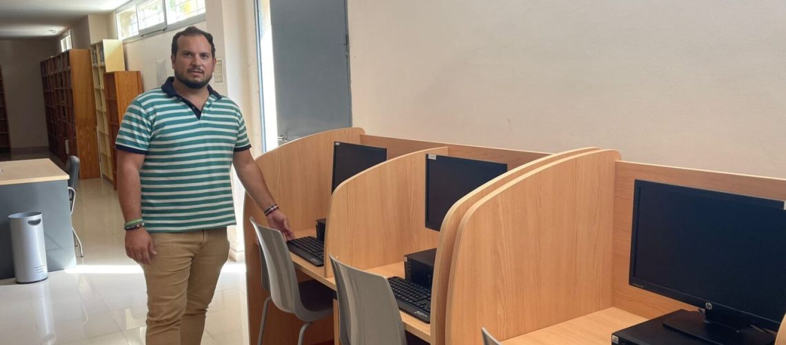 Pérez Cumbre. Ordenadores Biblioteca 2022